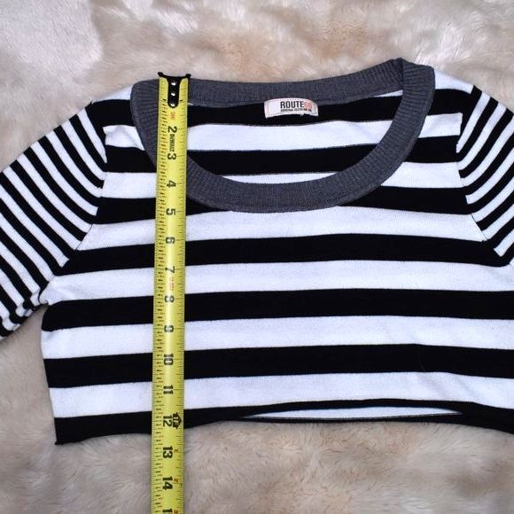 Striped Cropped Long Sleeve Sweater Size Small Soft Comfy - Picture 8 of 10